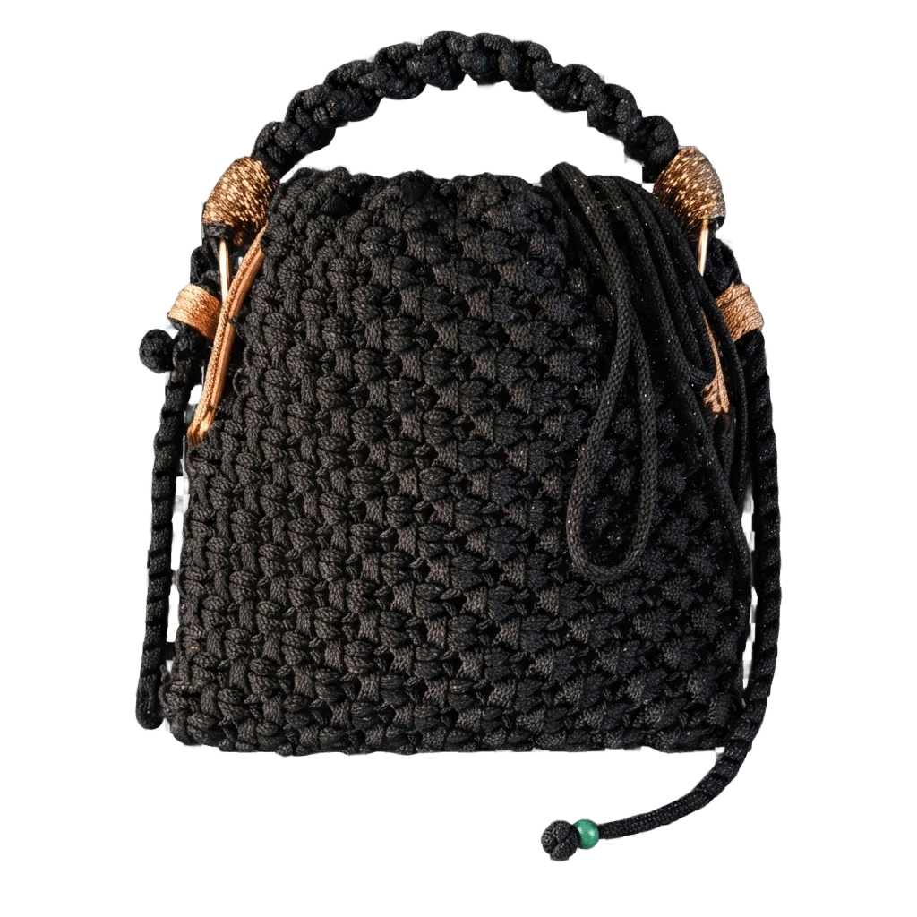 Bolsa Nix vista de frente, com trama preta e ferragens douradas.